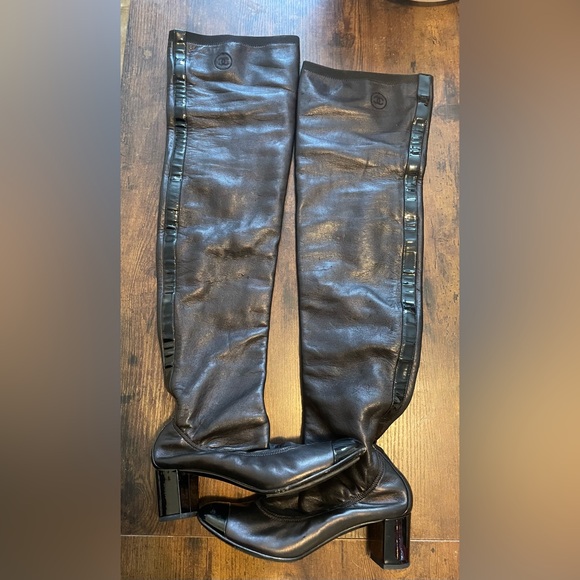 CHANEL over the knee Brown cap toe stretch leather boots - Picture 11 of 14